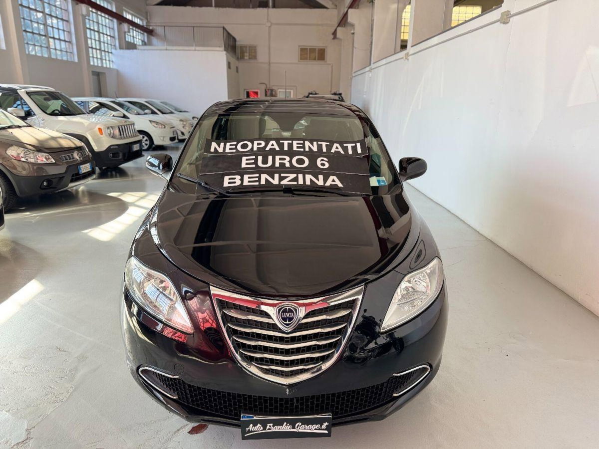 Lancia Ypsilon 1.2 69 CV 5 porte Platinum (2)