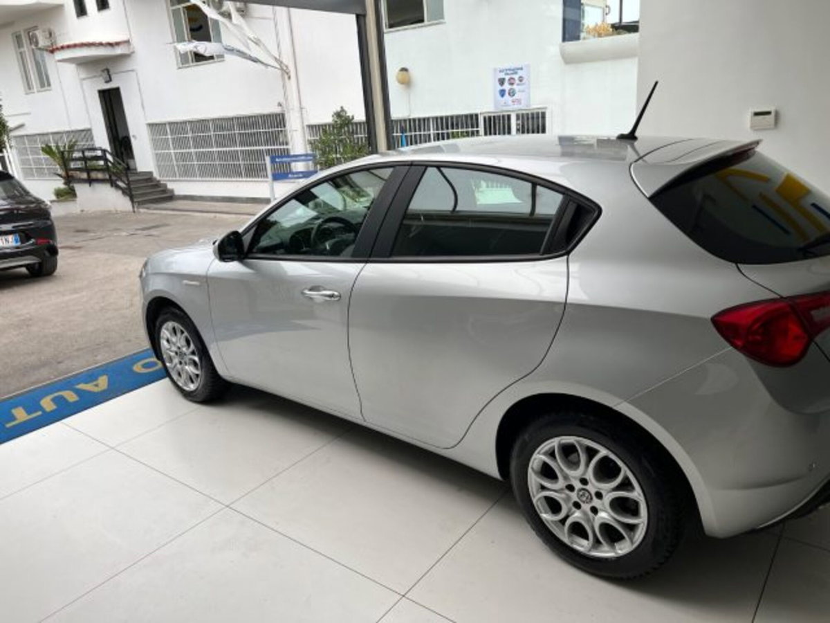 Alfa Romeo Giulietta 1.6 JTDm Business 120cv tct (4)