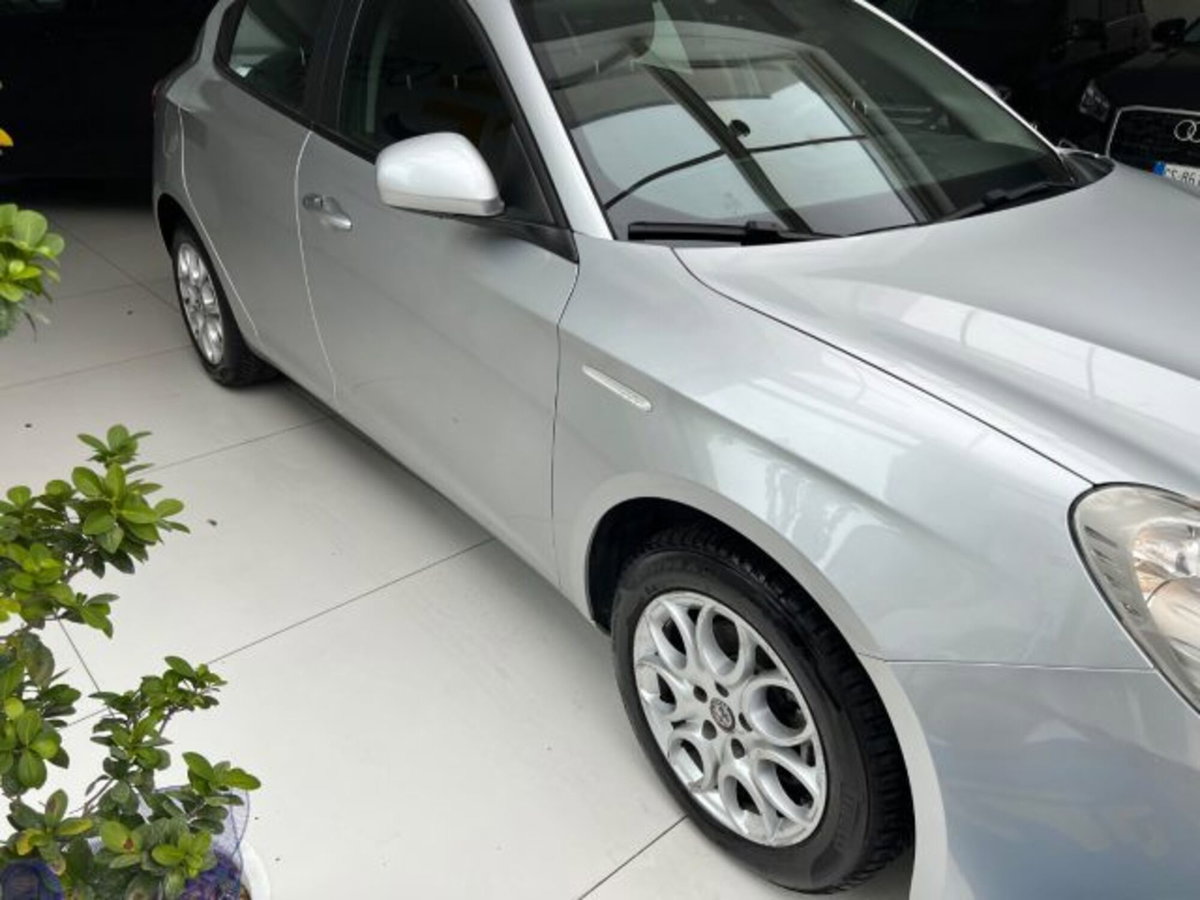 Alfa Romeo Giulietta 1.6 JTDm Business 120cv tct (5)