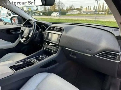 Jaguar F-Pace 2.0 D 180 CV AWD Prestige (10)