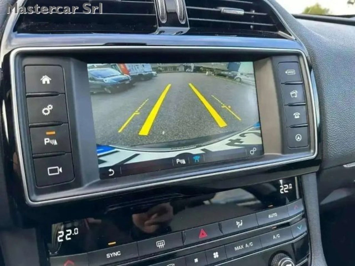 Jaguar F-Pace 2.0 D 180 CV AWD Prestige (11)