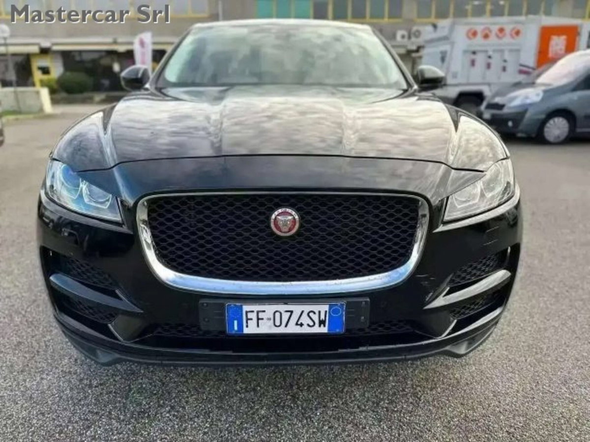 Jaguar F-Pace 2.0 D 180 CV AWD Prestige (2)