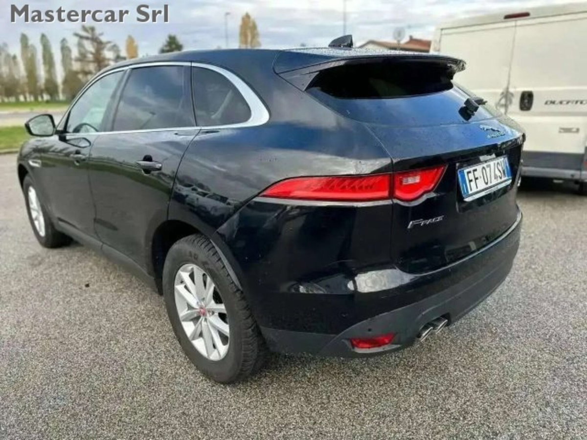 Jaguar F-Pace 2.0 D 180 CV AWD Prestige (4)