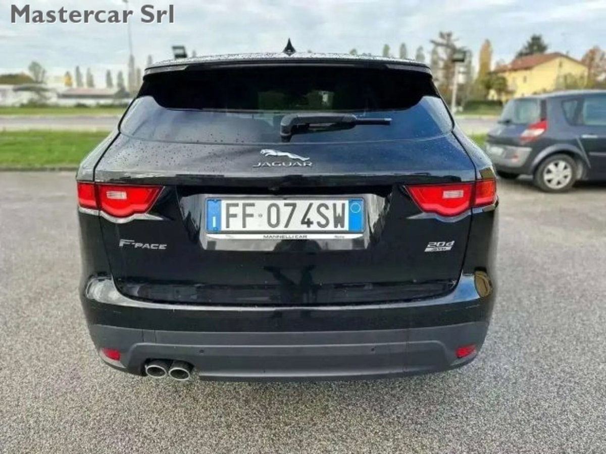Jaguar F-Pace 2.0 D 180 CV AWD Prestige (5)