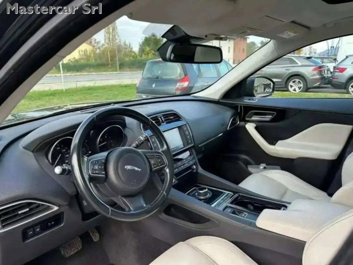 Jaguar F-Pace 2.0 D 180 CV AWD Prestige (7)