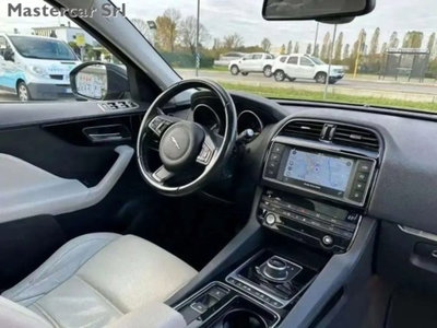 Jaguar F-Pace 2.0 D 180 CV AWD Prestige (9)