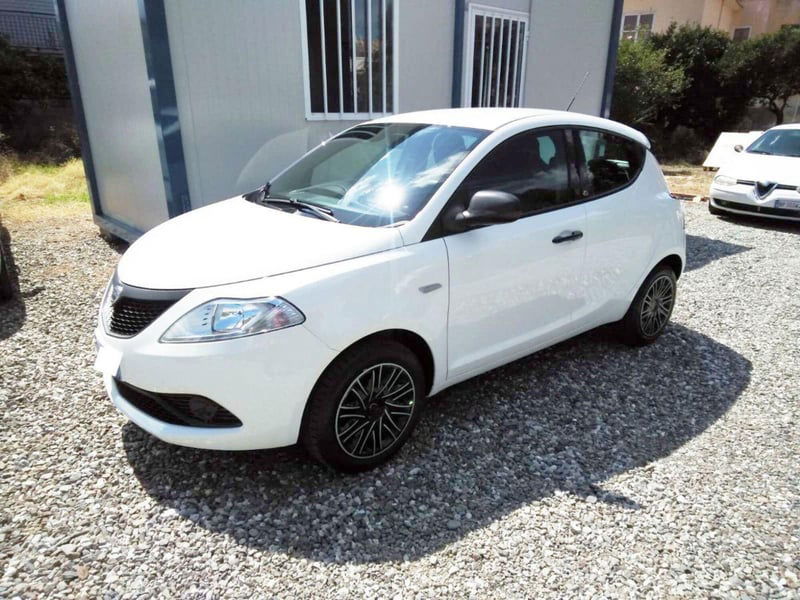 Lancia Ypsilon 1.2 69 CV 5 porte Elefantino Blu