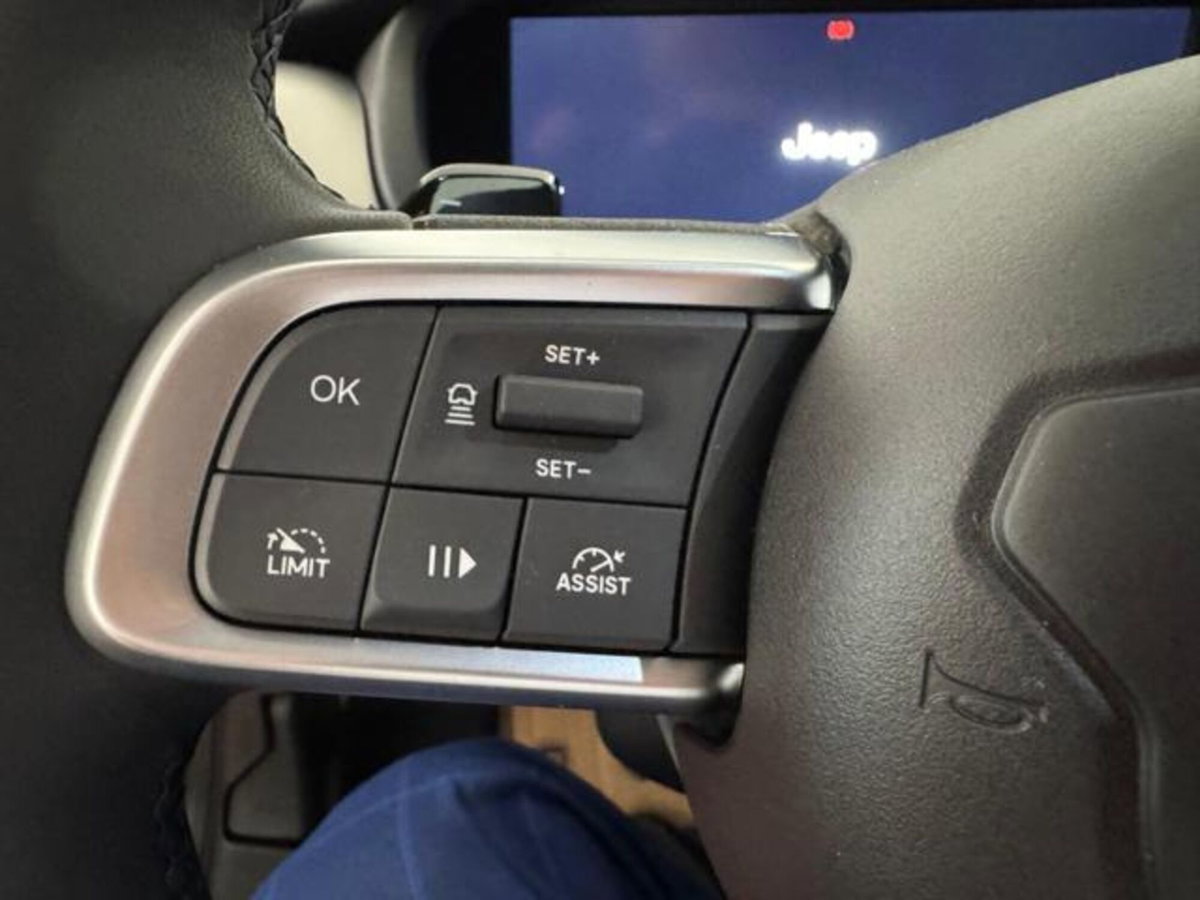 Jeep Avenger 1.2 turbo e-hybrid mhev Summit fwd 110cv edct6 (6)