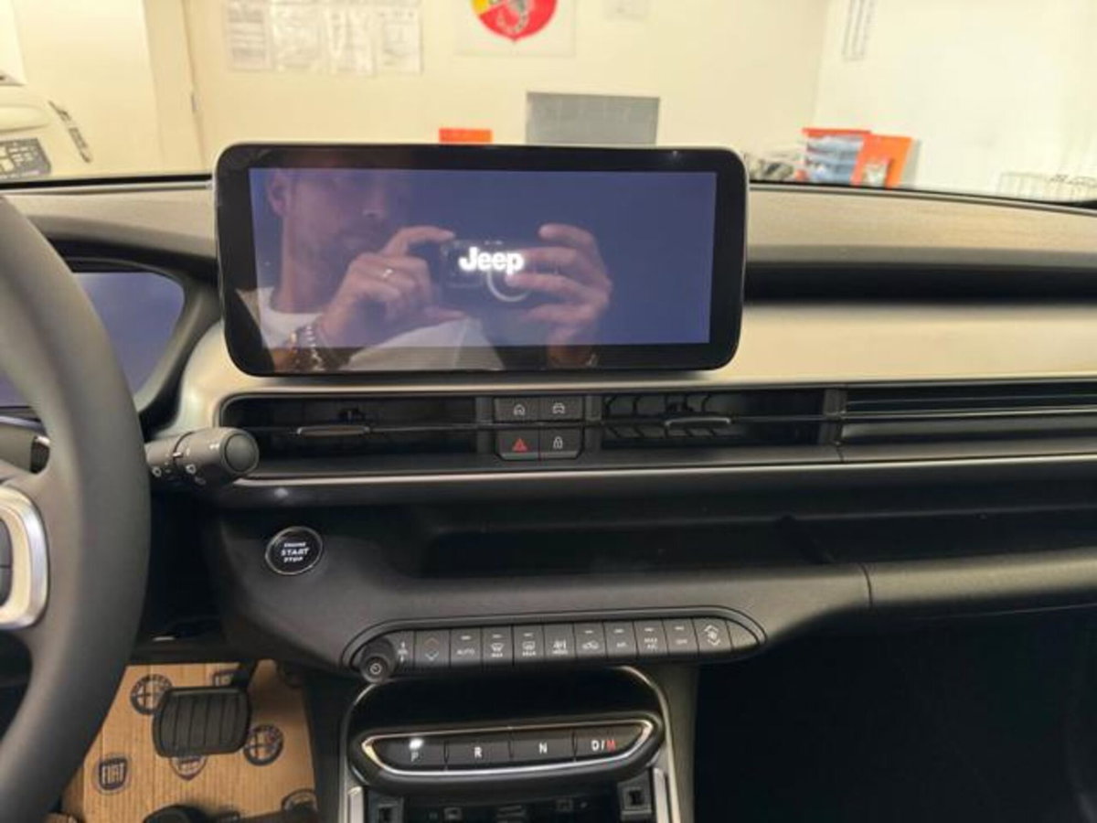 Jeep Avenger 1.2 turbo e-hybrid mhev Summit fwd 110cv edct6 (9)