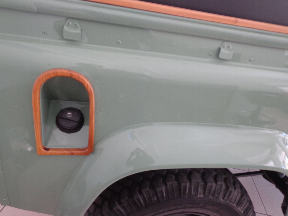 Land Rover Defender 90 2.5 Tdi Hard-top (6)