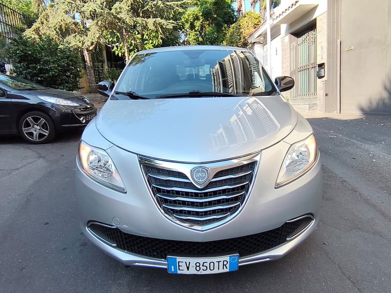 Lancia Ypsilon 1.2 69 CV 5 porte Silver