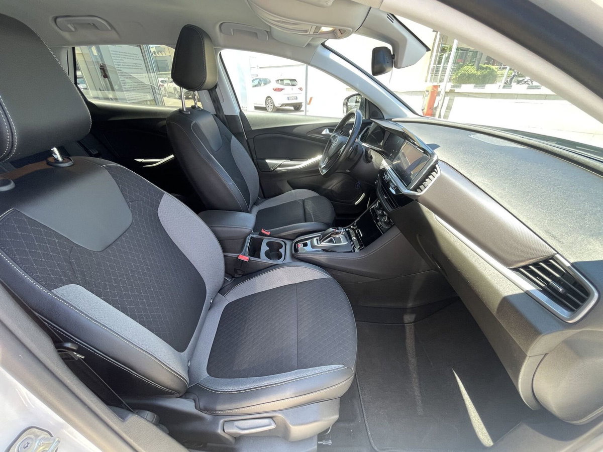 Opel Grandland 1.5 diesel Ecotec aut. Business Elegance (12)