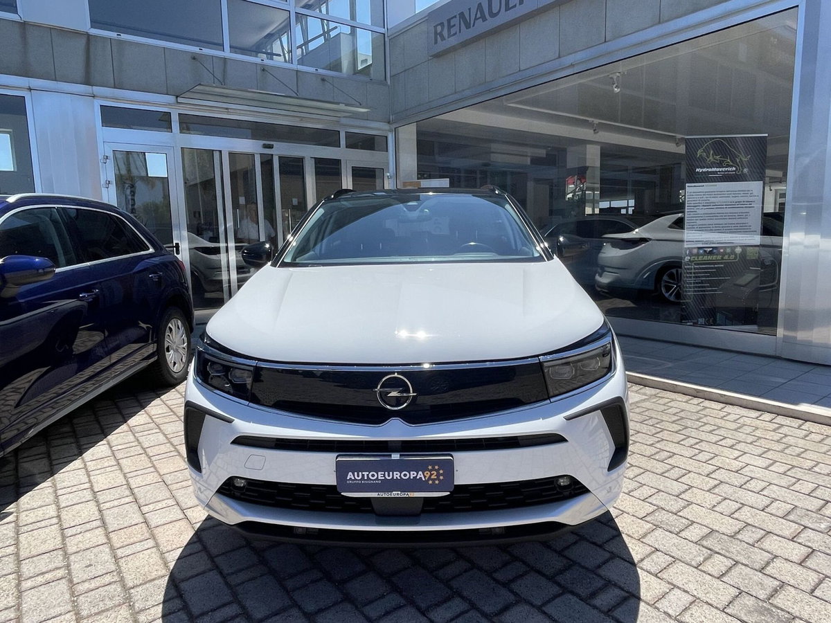 Opel Grandland 1.5 diesel Ecotec aut. Business Elegance (2)
