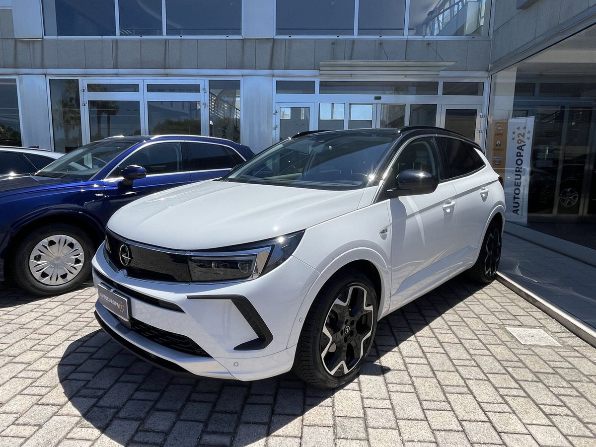 Opel Grandland 1.5 diesel Ecotec aut. Business Elegance (3)