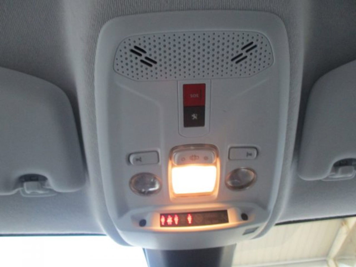 Peugeot 208 PureTech 100 Stop&Start EAT8 5 porte Allure Pack (11)