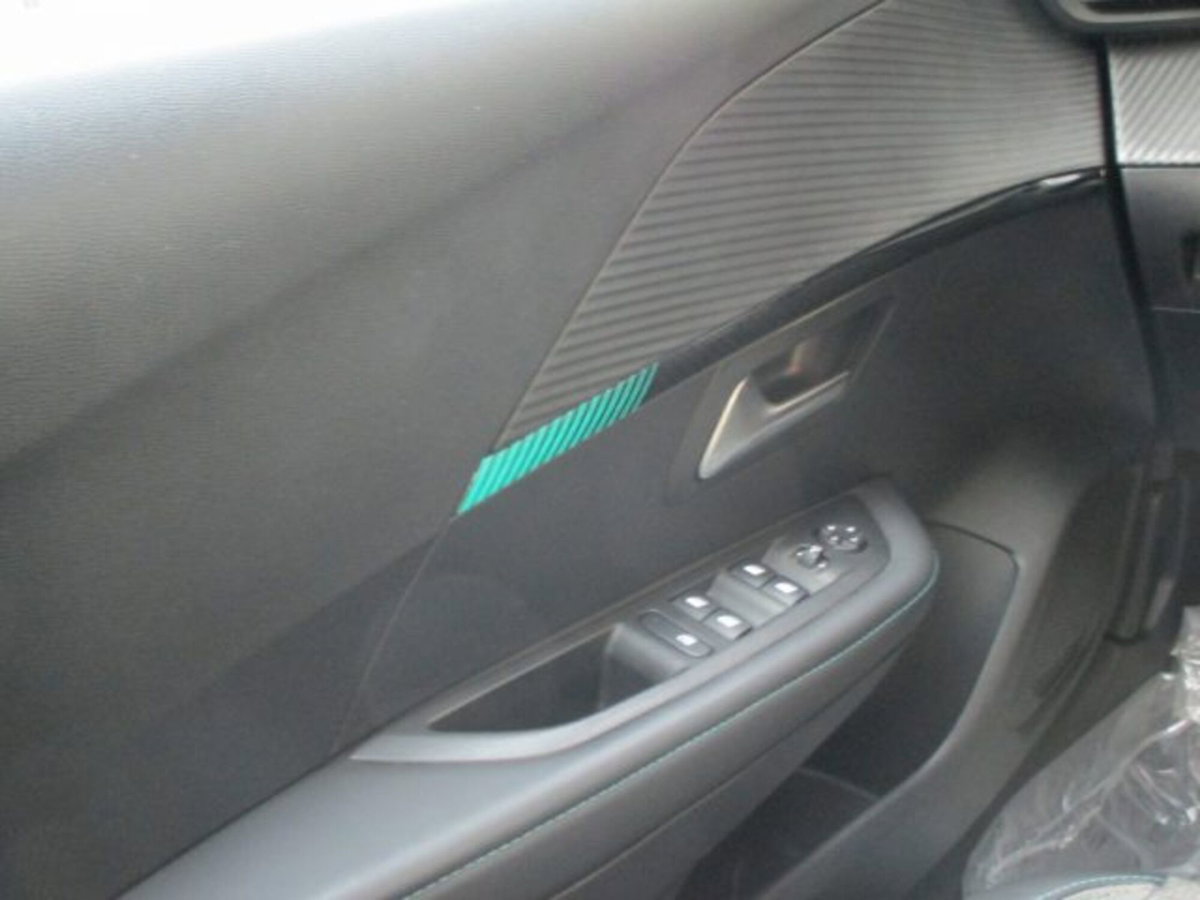 Peugeot 208 PureTech 100 Stop&Start EAT8 5 porte Allure Pack (12)