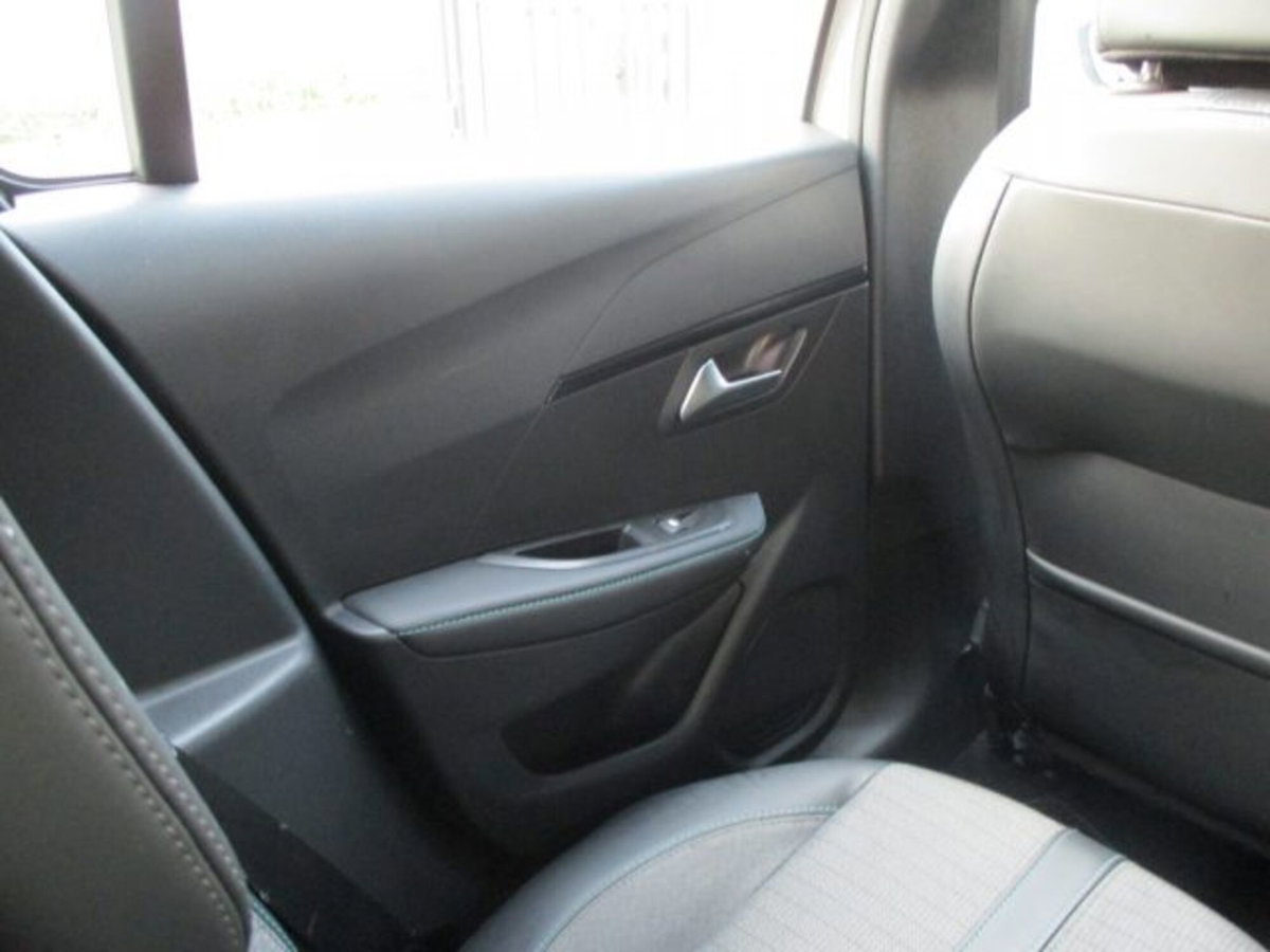 Peugeot 208 PureTech 100 Stop&Start EAT8 5 porte Allure Pack (6)