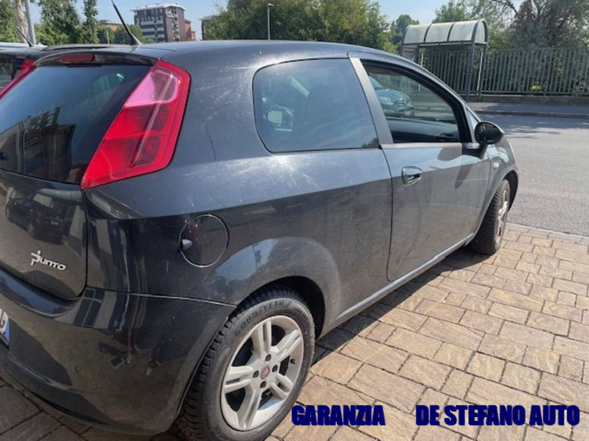 Fiat Grande Punto 1.3 MJT 90 CV 3 porte Emotion (4)