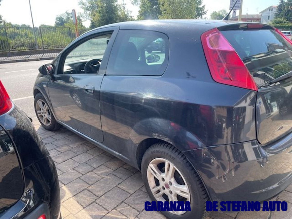 Fiat Grande Punto 1.3 MJT 90 CV 3 porte Emotion (5)