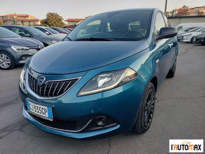 Lancia Ypsilon 1.0 FireFly 5 porte S&S Hybrid Ecochic Silver usata