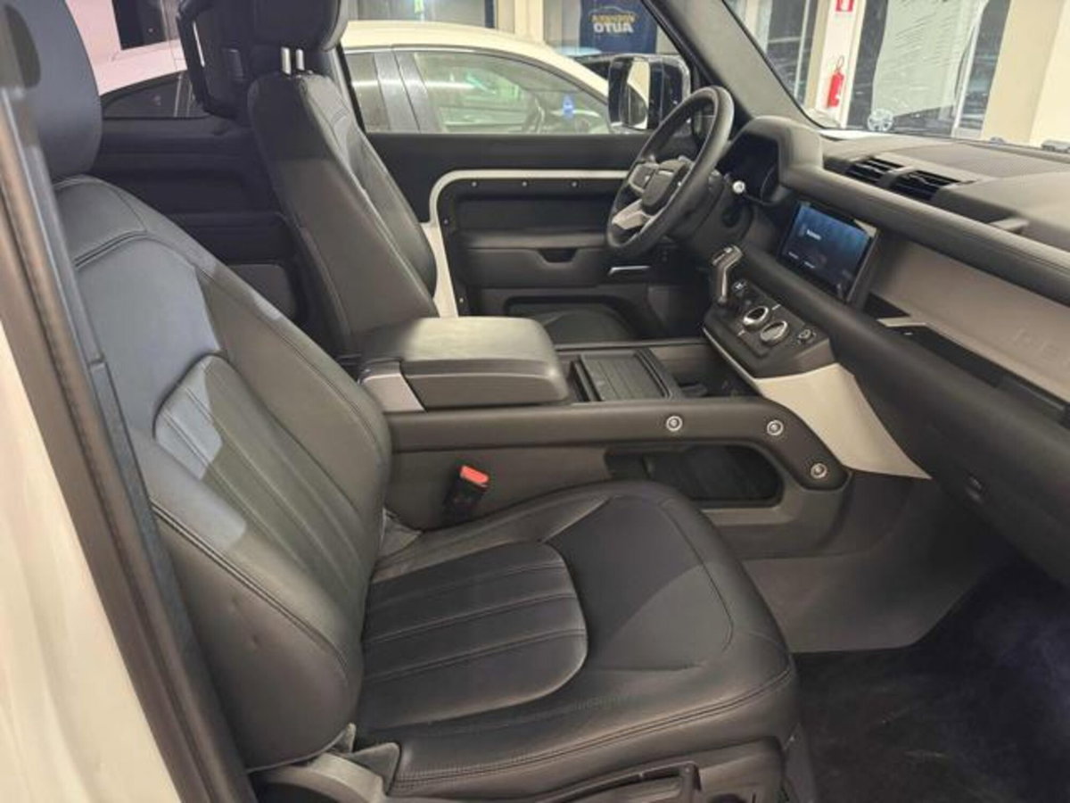 Land Rover Defender 90 3.0D I6 200 CV AWD Auto S (13)