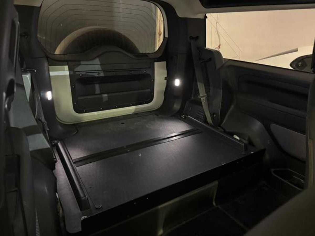 Land Rover Defender 90 3.0D I6 200 CV AWD Auto S (14)