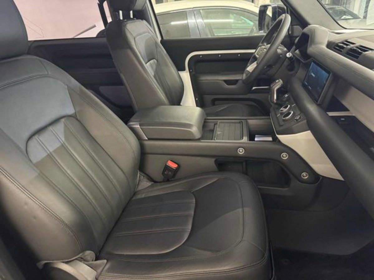 Land Rover Defender 90 3.0D I6 200 CV AWD Auto S (17)