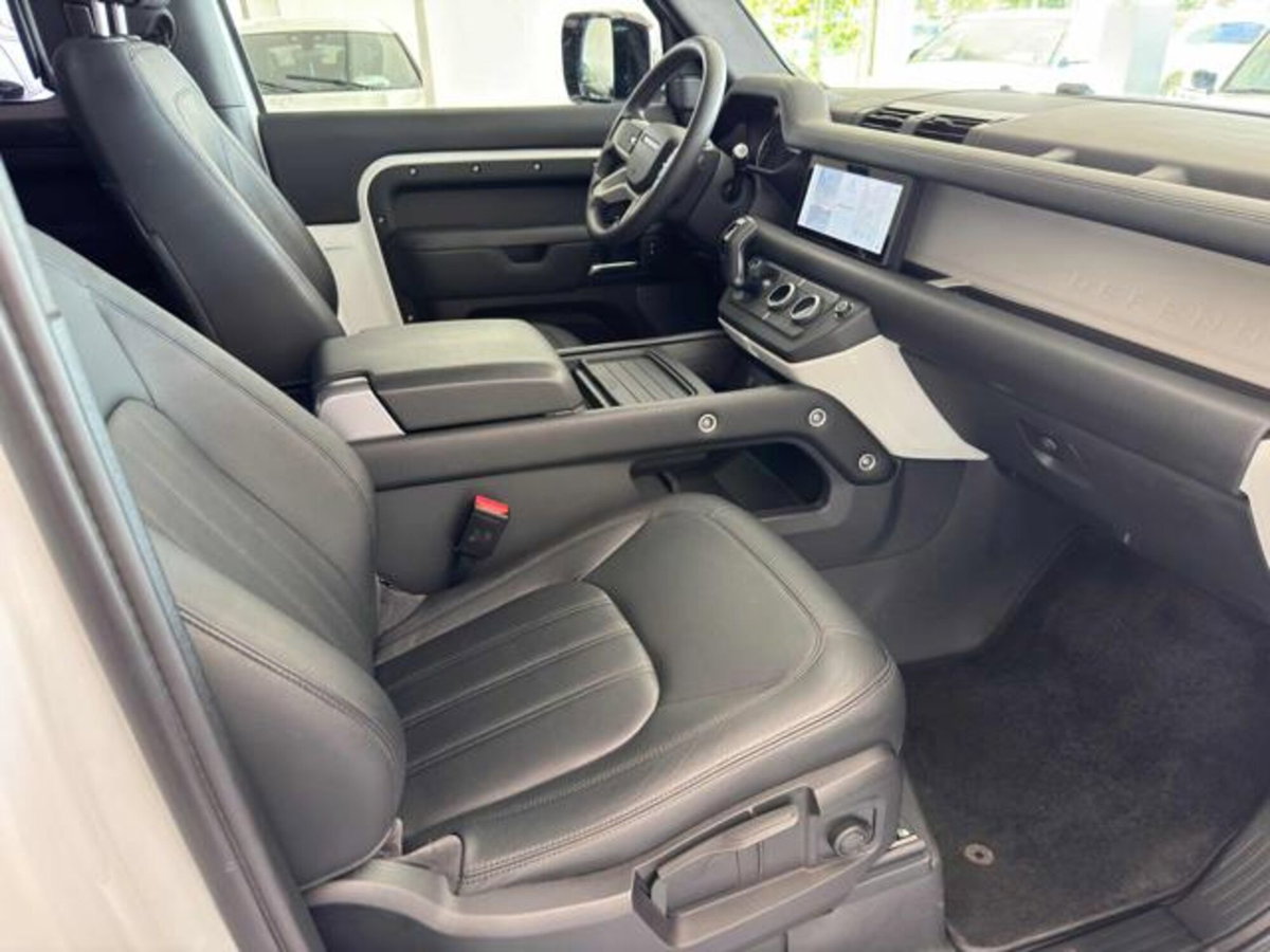 Land Rover Defender 90 3.0D I6 200 CV AWD Auto S (9)