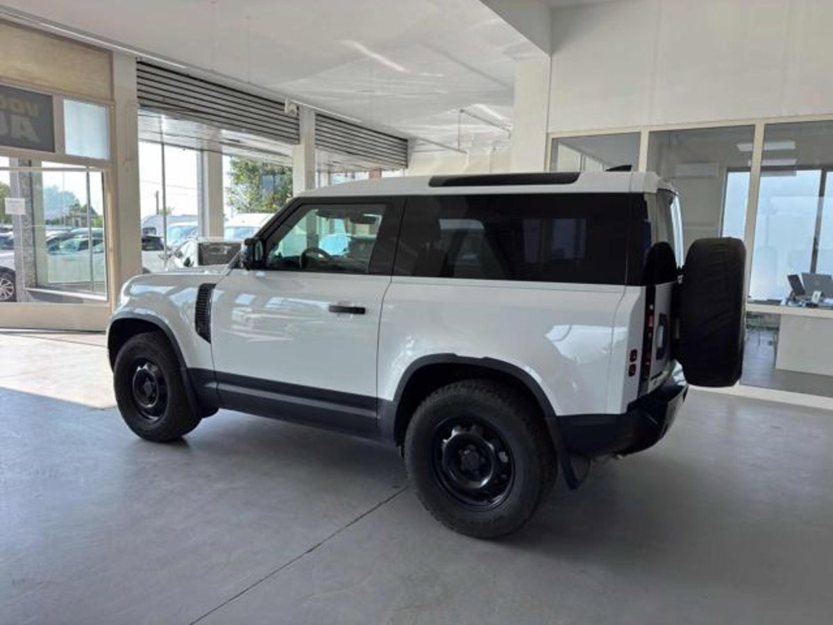 Land Rover Defender 90 3.0D I6 200 CV AWD Auto S (5)