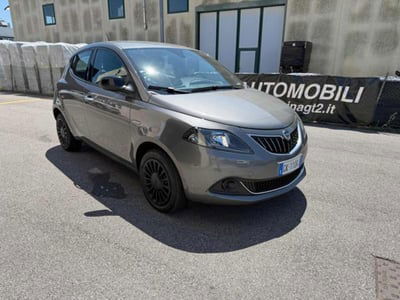 Lancia Ypsilon 1.0 FireFly 5 porte S&S Hybrid Ecochic Silver usata