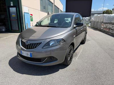 Lancia Ypsilon 1.0 FireFly 5 porte S&S Hybrid Ecochic Silver usata