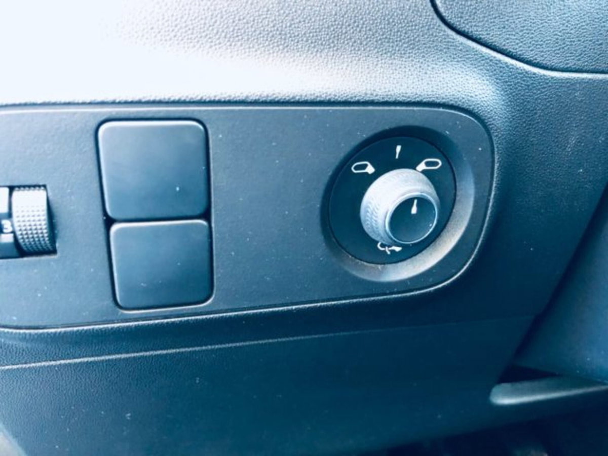 Citroen C3 BlueHDi 100 S&S Feel Pack (18)