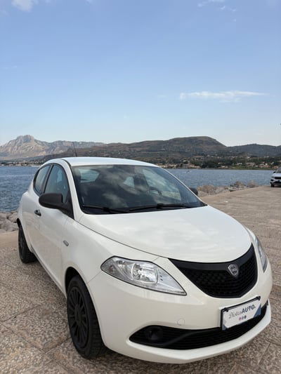 Lancia Ypsilon 1.2 69 CV 5 porte Elefantino Blu usata