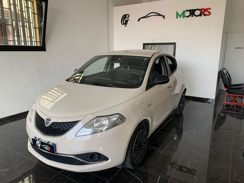Lancia Ypsilon 1.2 69 CV 5 porte Silver