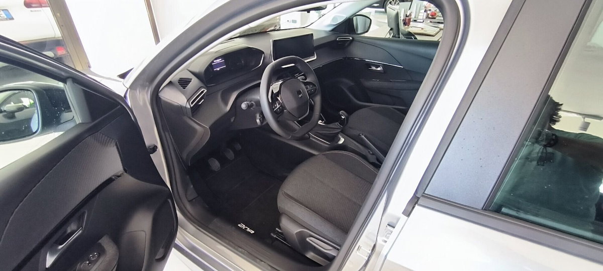 Peugeot 208 PureTech 100 Stop&Start 5 porte GT (12)