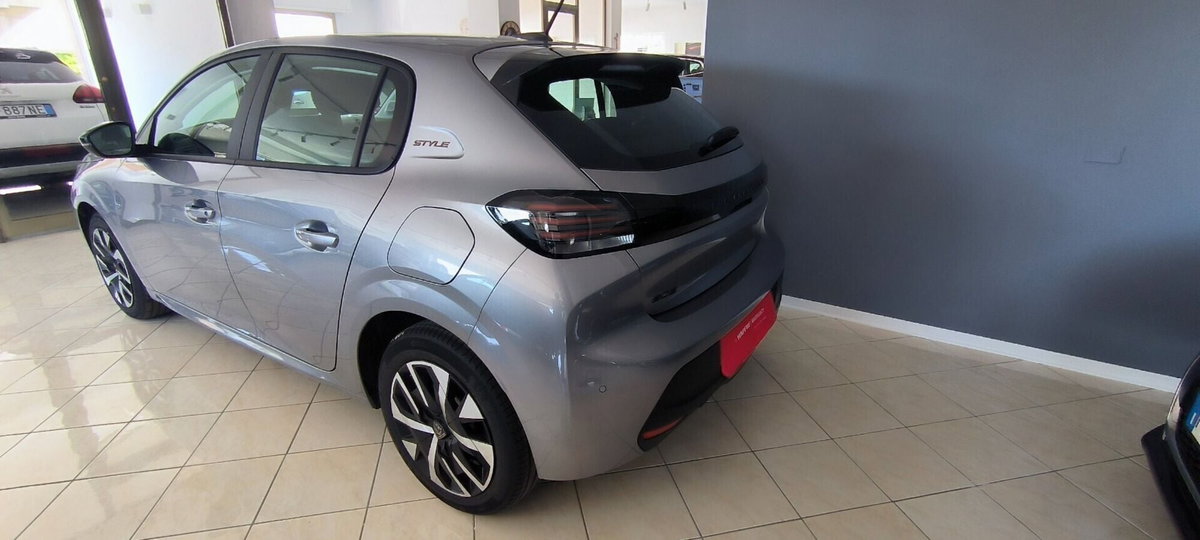 Peugeot 208 PureTech 100 Stop&Start 5 porte GT (8)