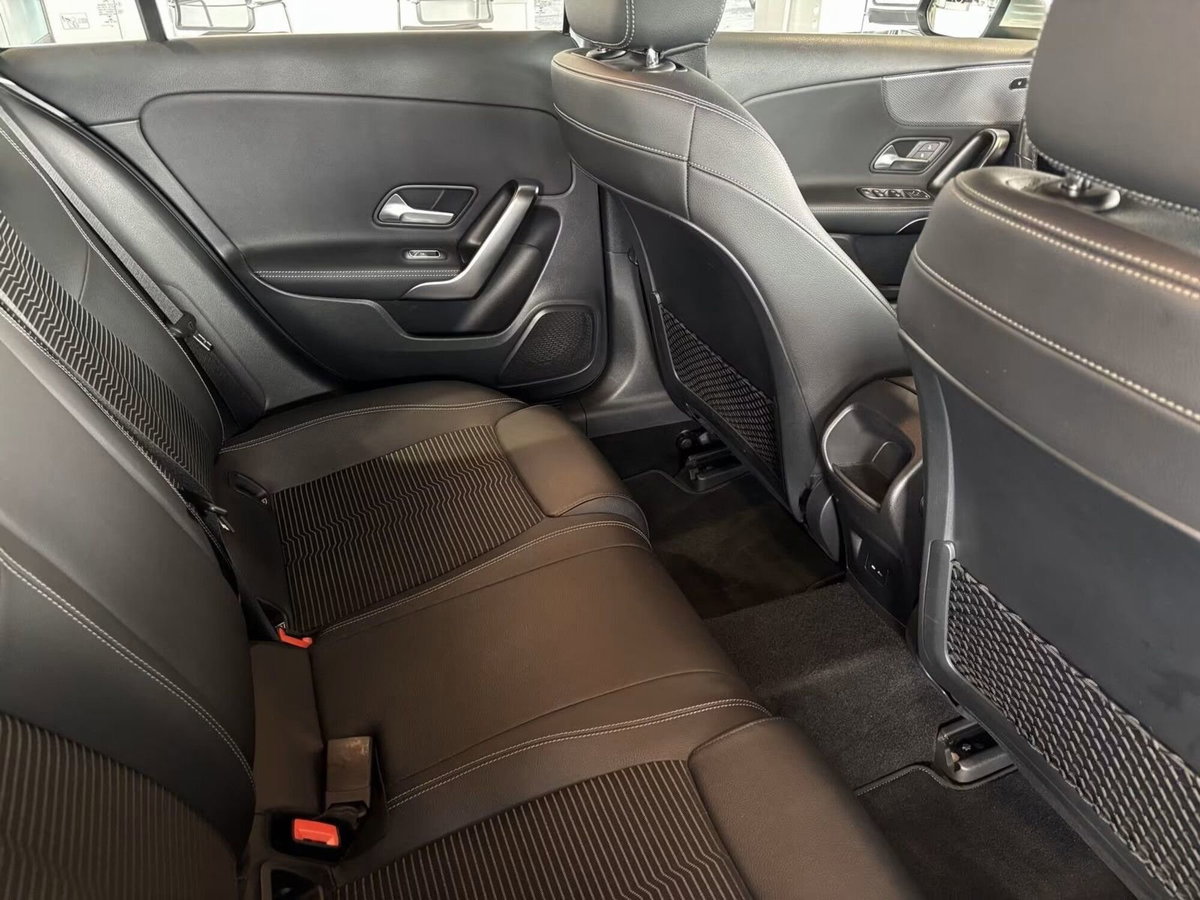 Mercedes-Benz Classe A 200 Business (16)