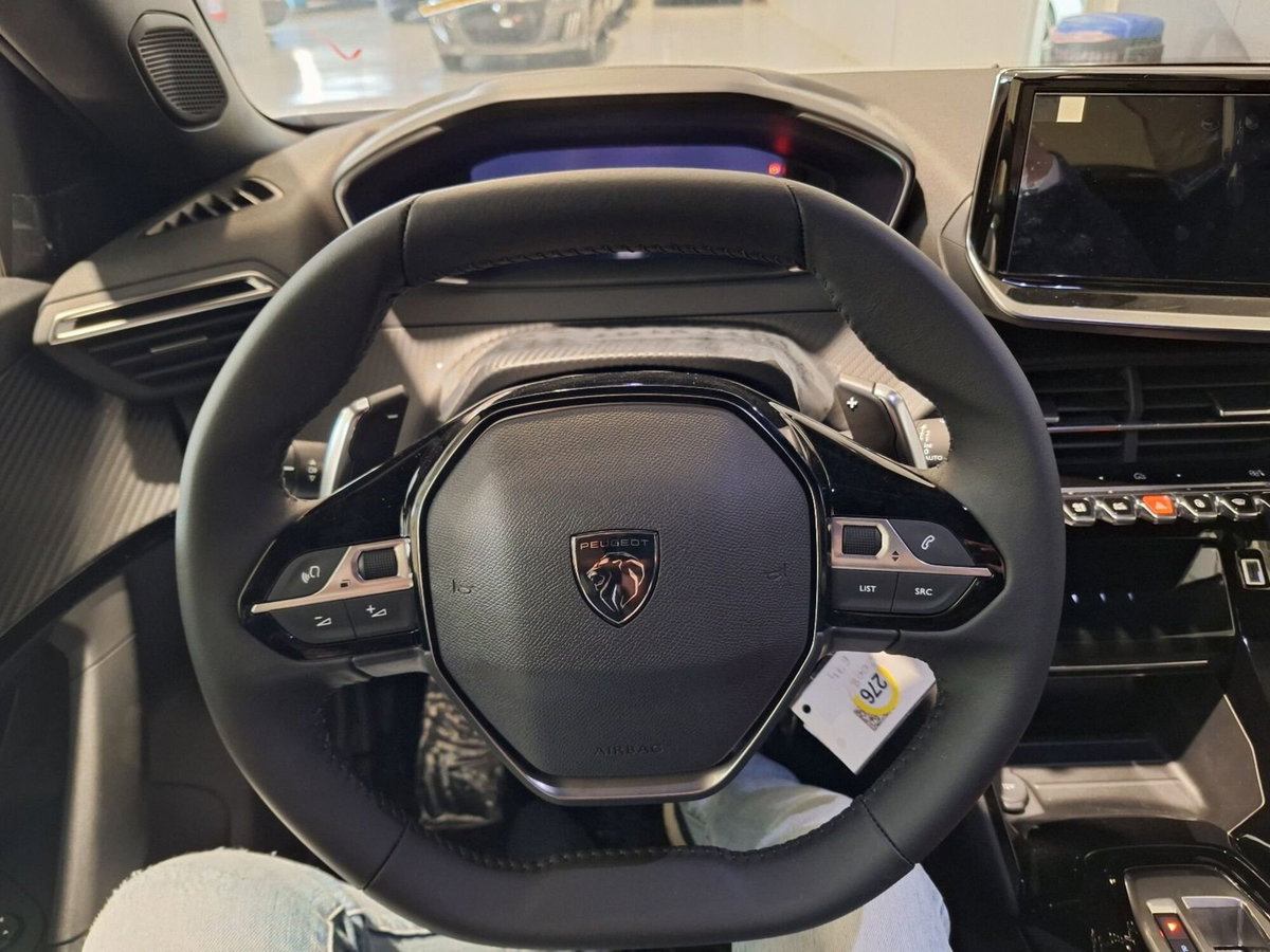 Peugeot 2008 motore elettrico 136 CV Allure Pack (11)