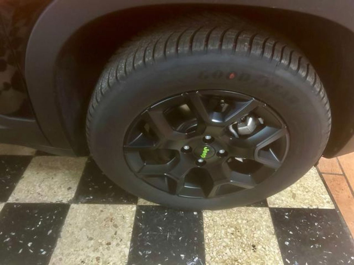 Jeep Avenger 1.2 turbo e-hybrid mhev Upland 4xe 145cv edct6 (3)