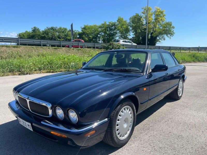 Jaguar XJ8 3.2 cat LWB