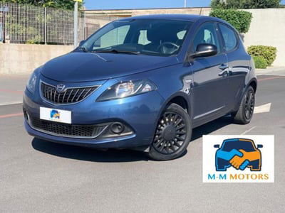 Lancia Ypsilon 1.0 FireFly 5 porte S&S Hybrid Ecochic Silver usata