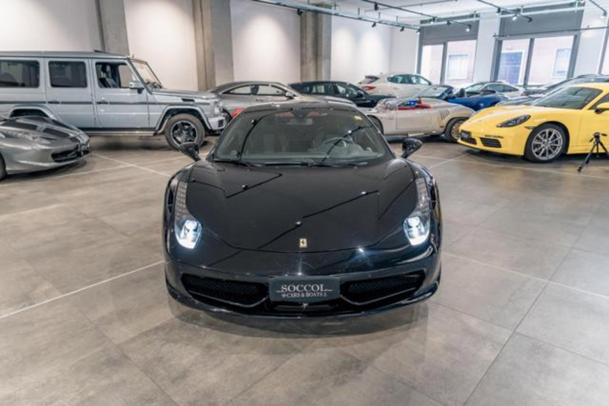 Ferrari 458 Coupé 458 Italia DCT (2)
