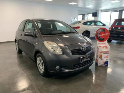 Toyota Yaris 1.D-4D 3 porte Navi usata