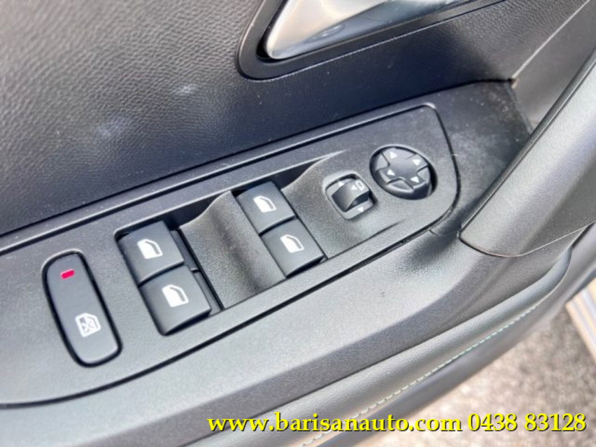 Peugeot 2008 PureTech 100 S&S Allure (9)
