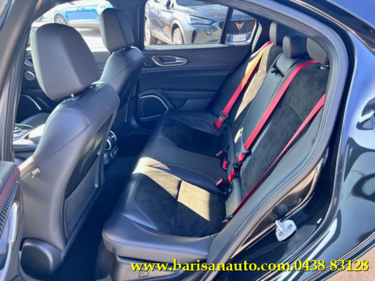 Alfa Romeo Giulia 2.9 T V6 AT8 Quadrifoglio (6)
