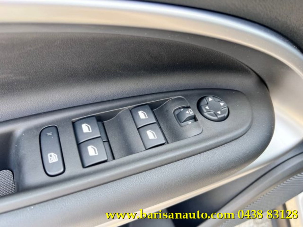 Jeep Avenger 1.2 turbo Summit fwd 100cv (10)