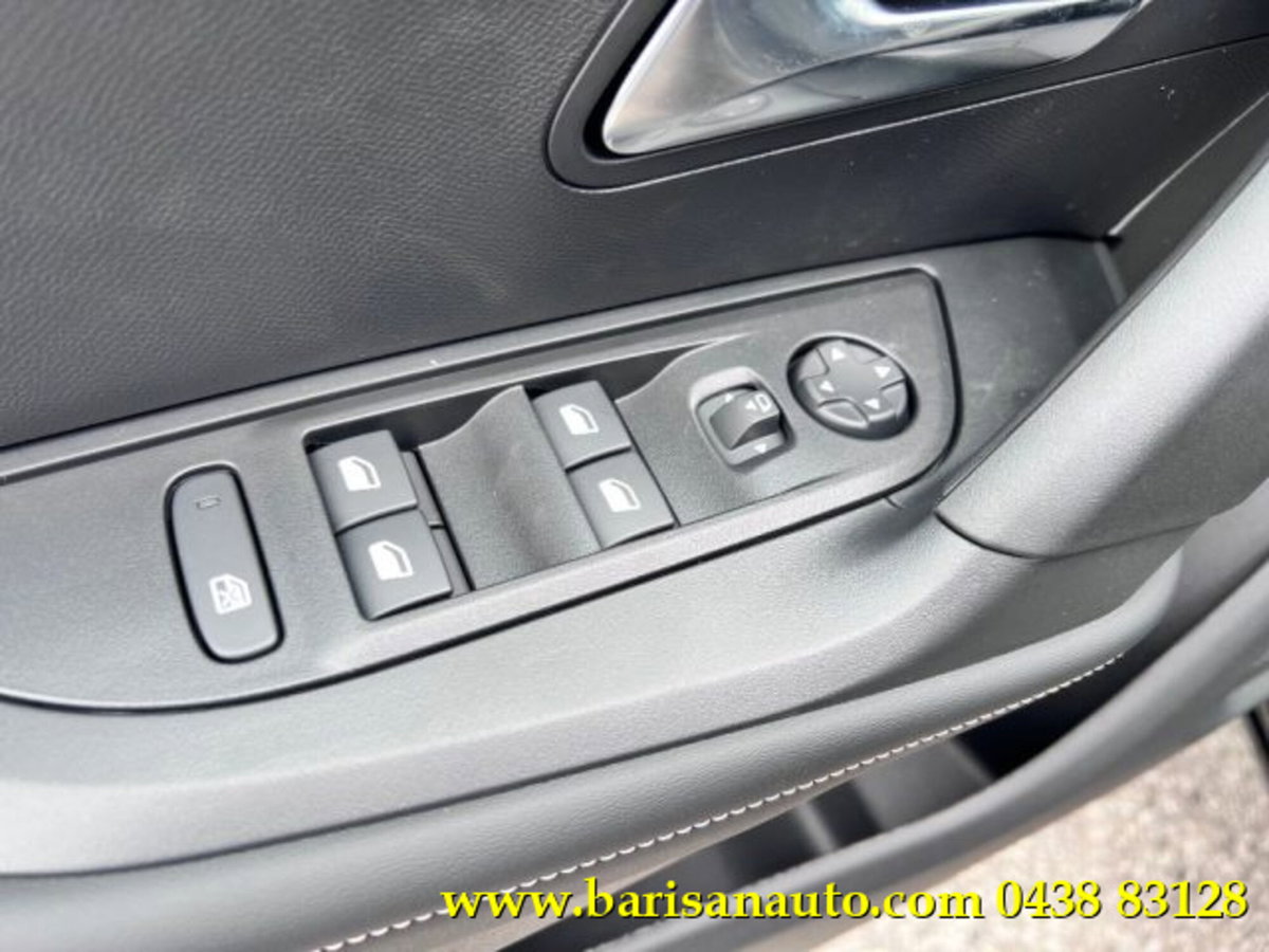 Peugeot 2008 PureTech 100 S&S Allure (9)