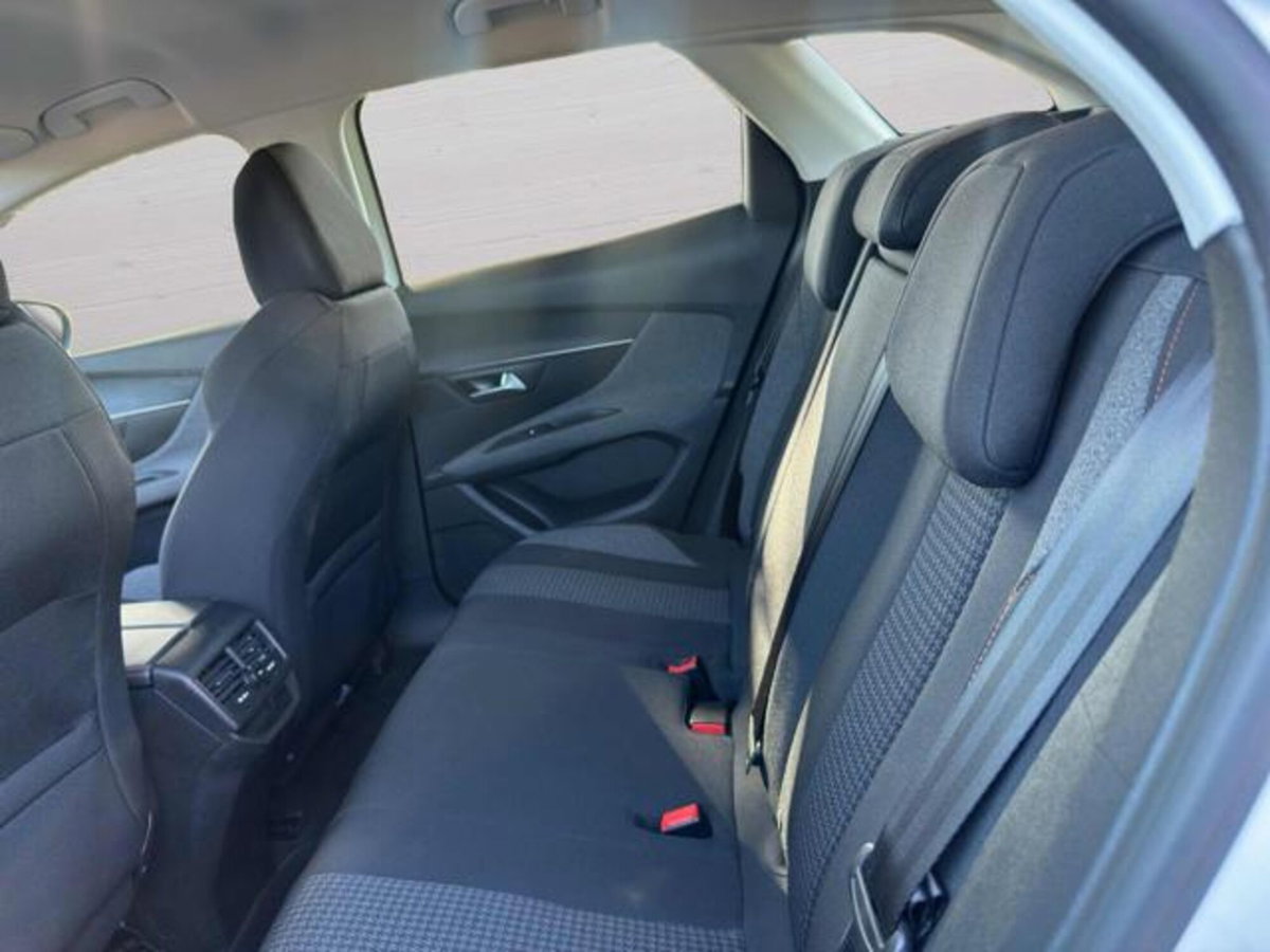 Peugeot 3008 BlueHDi 130 S&S Business (9)