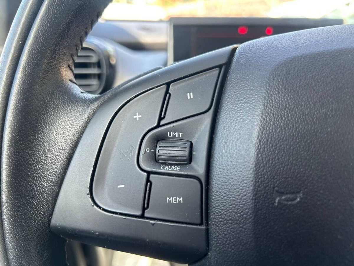 Citroen C4 Cactus PureTech 82 Shine (18)