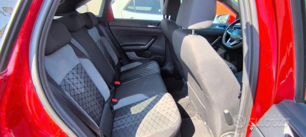 Volkswagen Taigo 1.0 TSI 110 CV DSG R-Line (12)